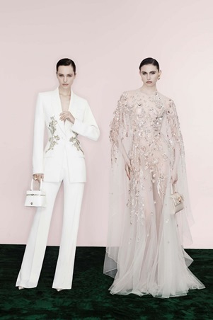 بالتأكيد تبحثين عن مجموعة لا تشبه غيرها، تحمل فخامة واضحة من دون مبالغة، وتجمع بين الجرأة والاتزان بأسلوب ذكي.